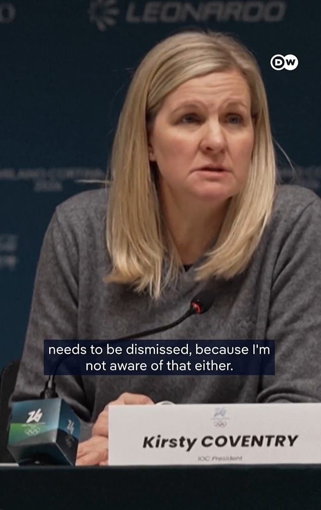 La presidenta de los Juegos Olímpicos, Kirsty Coventry, amenaza con despedir a su gerente de relaciones públicas, que gana £420.000 al año, en medio de una conferencia de prensa después de haber sido sorprendida con la guardia baja por las preguntas sobre los temores de Alemania sobre la celebración de los Juegos en el aniversario nazi.