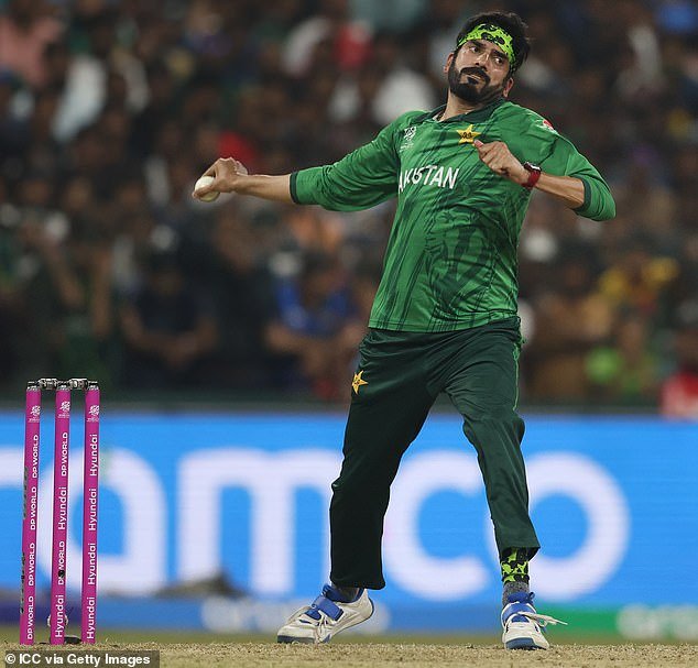 Conozca al nuevo jugador misterioso del cricket con un truco tremendamente inusual, por qué representa una gran amenaza para las esperanzas de Inglaterra en la Copa Mundial T20, el plan de Harry Brook para cancelarlo… pero por qué muchos piensan que su acción significa que no debería jugar en absoluto.