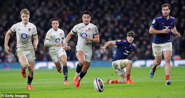 Steve Borthwick DEBE agregar variedad al ataque de Inglaterra; así es como se hace: copiar el modelo sudafricano, iniciar con Fin Smith contra Italia, explotar combinaciones de palos y ser más valiente con Marcus Smith.