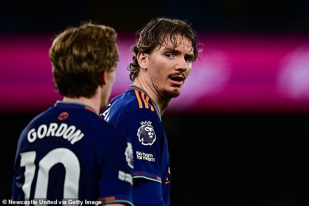 Eddie Howe insiste en que el cambio de rol de Nick Woltemade no debería perjudicar las posibilidades del delantero del Newcastle de competir en la Copa del Mundo como el número 9 de Alemania.