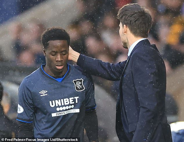 ‘Esto es simplemente inaceptable’ – Los Rangers condenan el abuso racista contra Gassama y Fernández después del empate en Livingston