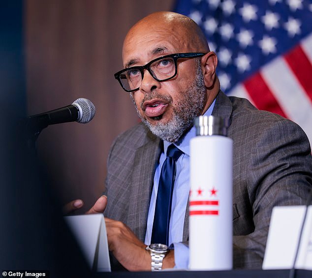 DC Water sufre la mayor fuga de aguas residuales en la historia de EE. UU. después de que el jefe priorizara la “justicia” y se jactara de deshacerse de los ejecutivos blancos