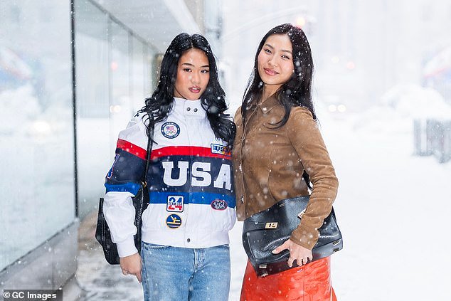 ¡Imposible evitar el frío! La glamorosa superestrella del equipo olímpico de EE. UU., Chloe Kim, se adentra en la tormenta de nieve de Nueva York después de regresar de Italia