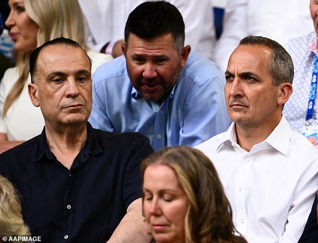 El lanzamiento de NRL Las Vegas enfrenta un gran problema cuando el avión que transportaba a los principales jefes del juego se vio obligado a dar la vuelta y aterrizar en Sydney