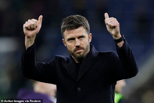 Gary Neville le dice al Man United que “busque otro entrenador AHORA” y sugiere que contratar a su ex compañero Michael Carrick es un “riesgo” a pesar de su comienzo casi perfecto.