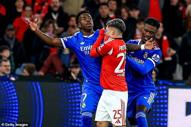 El rebelde Benfica SE NIEGA a aceptar la sanción ‘racista’ de Gianluca Prestianni mientras la estrella se dirige al Bernabéu para su segundo choque contra el Real Madrid