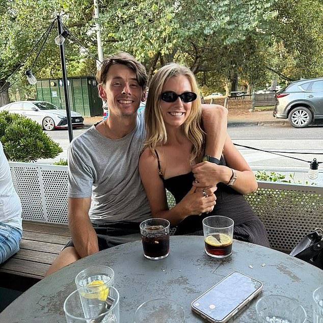 Revelado: La estricta regla que Alex De Miñaur debe seguir para mantenerse seguro en México mientras la violencia de los cárteles se apodera del país, mientras el australiano sufre la conmoción de su salida en primera ronda.