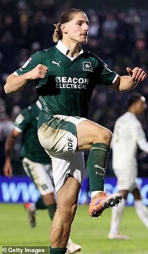 El Celtic lidera la carrera por el dúo goleador de la Liga Uno bajo la dirección de la ex estrella del Man United, y cree que podrían conseguir una ganga