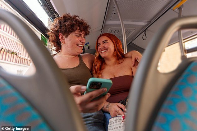 BRENDA POWER: ¿Por qué las audiencias de teatro pirateadas, los cinéfilos parlanchines, los padres que ignoran a sus hijos que lloran y los conductores groseros que pitan ante el menor retraso en sus preciosas vidas demuestran que Jean-Paul Sartre tenía razón sobre el infierno…