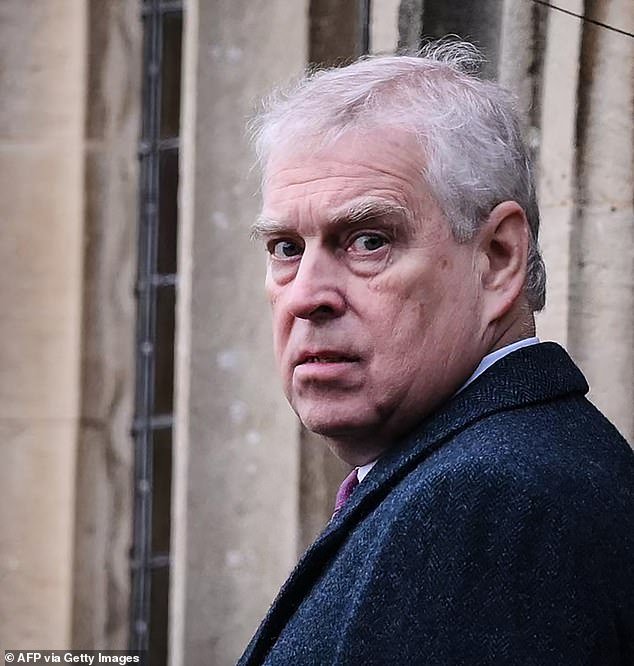 Andrew podría ser considerado “criminalmente responsable de tráfico sexual después de presentar a la víctima de abuso a Jeffrey Epstein y Ghislaine Maxwell”, afirma un abogado