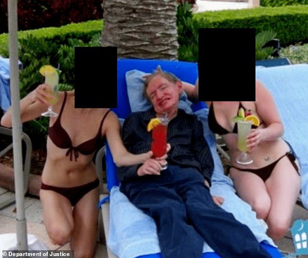 El profesor Stephen Hawking fue visto sonriendo de oreja a oreja, entre dos mujeres en bikini en la última fotografía asombrosa de Epstein.