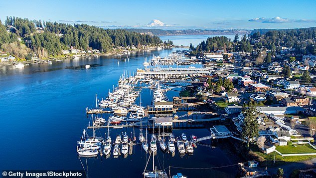 Al menos cuatro personas muertas por un maníaco con un cuchillo que corría por el pintoresco suburbio costero de Washington