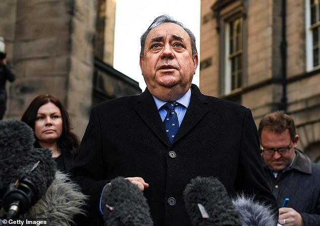 Salmond lanzó una ‘misión de venganza’ por una investigación sexual, afirma Sturgeon