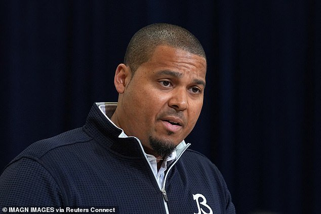 El jefe de los Chicago Bears critica la ‘extraña’ política DEI de la NFL que recompensa a los equipos por contrataciones minoritarias con selecciones de draft