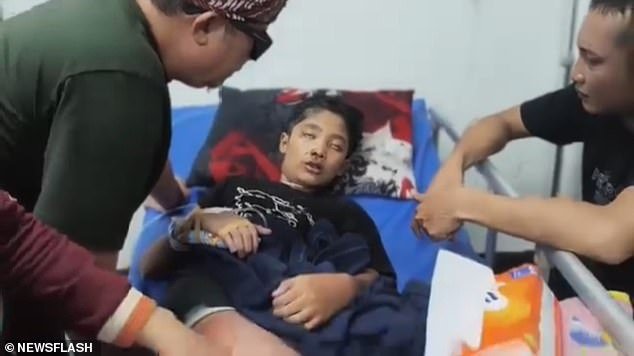 “Era mamá”: momento trágico, niño acosado “obligado a beber agua hirviendo por su madrastra” revela culpable poco antes de morir a causa de sus heridas