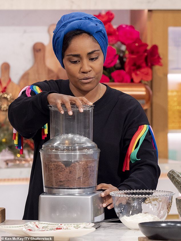 La verdad sobre el despido de Nadiya Hussain en la BBC: la estrella de la chef Bake Off había menguado, sus recetas estaban cansadas y se volvió “difícil trabajar con ella”, dicen expertos de la televisión