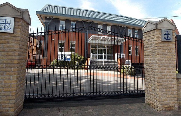 La principal escuela privada para niñas anuncia su cierre tras la redada de impuestos sobre la matrícula del Partido Laborista