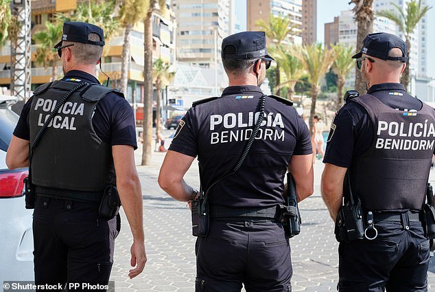 Dos turistas británicos arrestados por ‘falso complot de secuestro para obtener dinero de vacaciones’ en Benidorm… después de ‘exigir un rescate de £725’