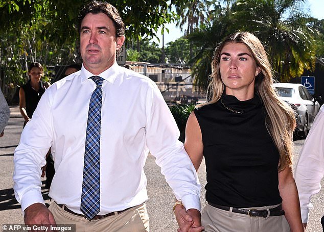 Outback Wrangler toma una dramática decisión legal mientras languidece tras las rejas por el accidente de helicóptero en el Territorio del Norte, mientras se revela que su imperio se ha derrumbado.