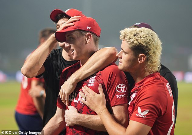 Cómo Harry Brook se convirtió en un verdadero líder: su actitud más madura hacia el alcohol, su floreciente unión con Brendon McCullum, el vínculo con Jacob Bethell, un mentor crucial y cómo se ganó el respeto de sus compañeros de equipo.