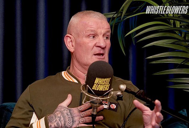 El héroe de culto de la Premier League, Dean Windass, con demencia, hace una confesión desgarradora sobre su hijo exfutbolista después de que sus hijos lo interrumpieran en medio de un “problema familiar”.
