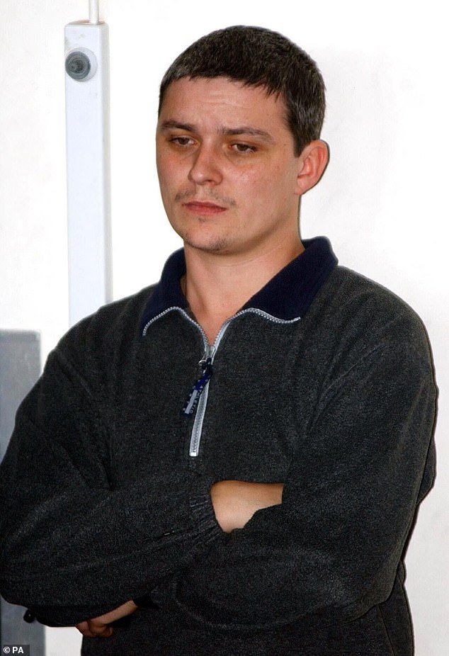 Ian Huntley se fue con ‘5% de posibilidades de sobrevivir’: el asesino de Soham permanece en coma inducido tras ser atacado por un triple asesino que lo golpeó en la cabeza con una púa de metal