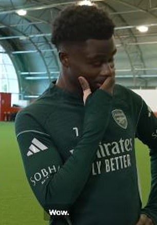Bukayo Saka conmovido hasta las lágrimas por la sentida carta de sus padres después de firmar su nuevo contrato con el Arsenal, tal como admite Talisman: “No me hablan mucho”.