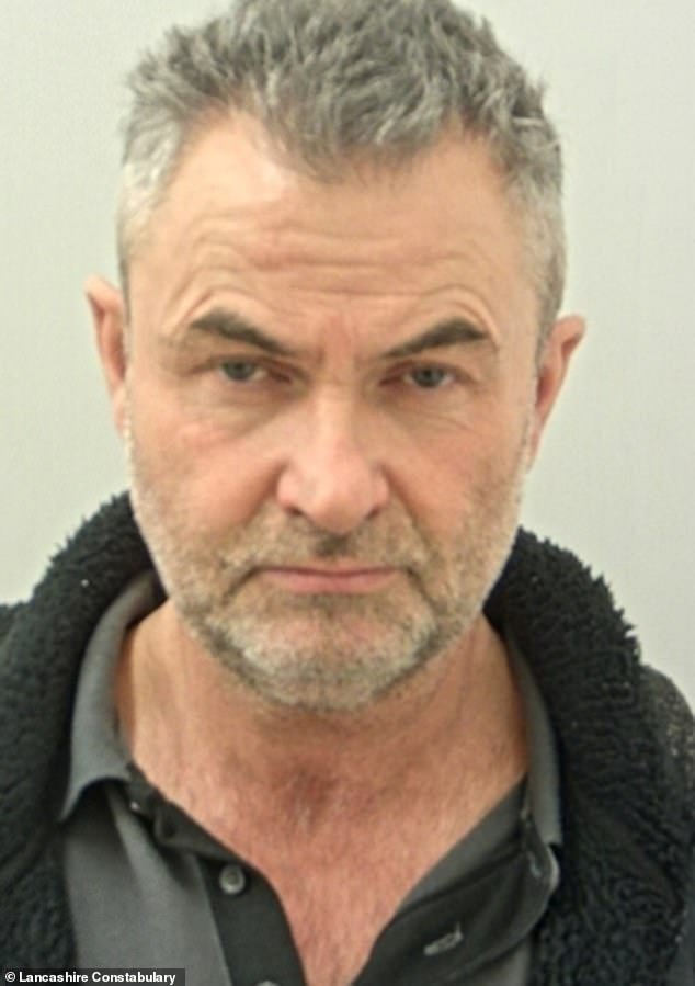 Amante celoso que le rompió el cuello a su novia y la dejó paralizada mientras intentaba dejarlo es condenado a 16 años de prisión