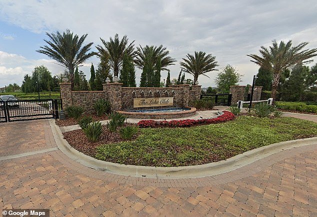 La antigua comunidad cerrada de Mick Jagger se vio sacudida después de que su madre de 44 años matara a su hija de 11 años y a su hijo de 14 antes de suicidarse en una mansión mientras su marido estaba en un viaje de negocios a Sudamérica.