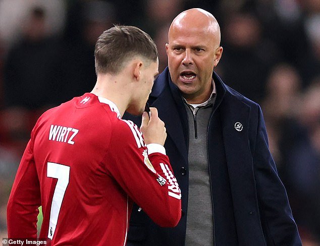 Arne Slot defiende el gasto de verano de £ 450 millones del Liverpool en medio de la caída en la forma de la temporada pasada