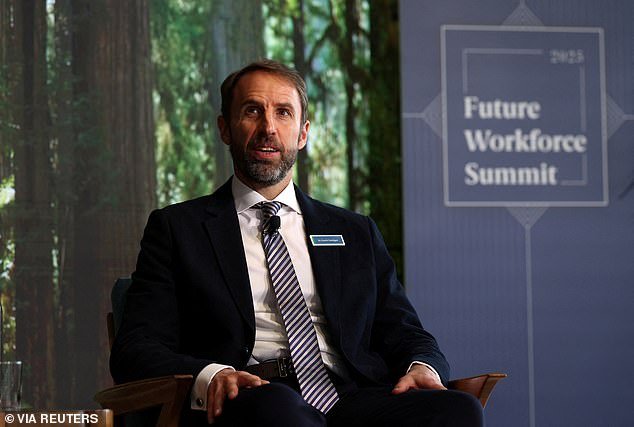 Gareth Southgate apunta a ataques apenas velados a los ‘grandes’ clubes de la Premier League mientras revela su postura sobre su próximo movimiento en medio de vínculos con el trabajo del Man United.