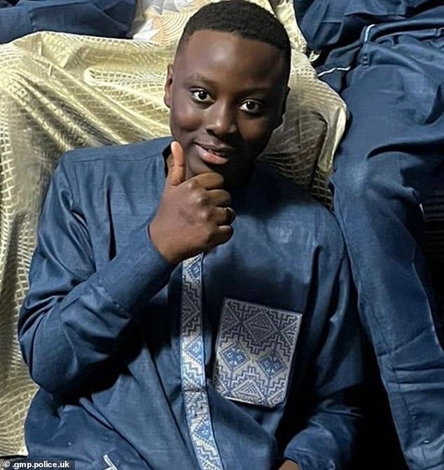 Adolescente que se jactó en video de rap ‘Acabamos de cometer un asesinato’ después de matar a puñaladas a un colegial, detenido durante más de 11 años