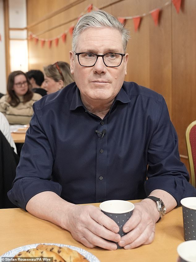 Se insta a la policía a investigar el ‘fraude de voto familiar’ en las elecciones parciales sectarias de Gorton y Denton: Farage exige acción después de que los observadores electorales hicieran sonar la alarma