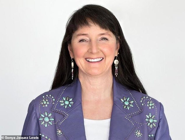 Congresista demócrata condenada por escribirse cartas de apoyo falsas tras ser acusada de intimidación