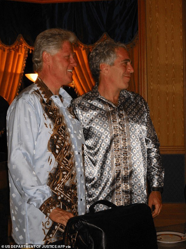 “No vi nada… No hice nada malo”: Bill Clinton insiste en que “no tenía idea” de los crímenes de Epstein y dice en la investigación que no “hará de detective”