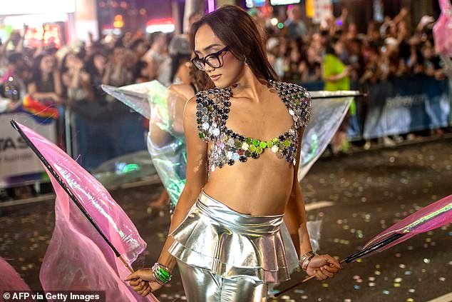 Los juerguistas del Mardi Gras toman las calles de Sydney en un ‘evento intergaláctico’