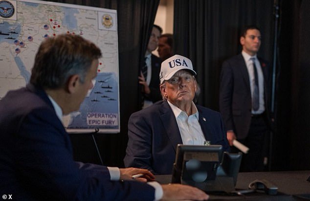 Publicadas las primeras imágenes de la Sala de Situación de Trump en Mar-a-Lago