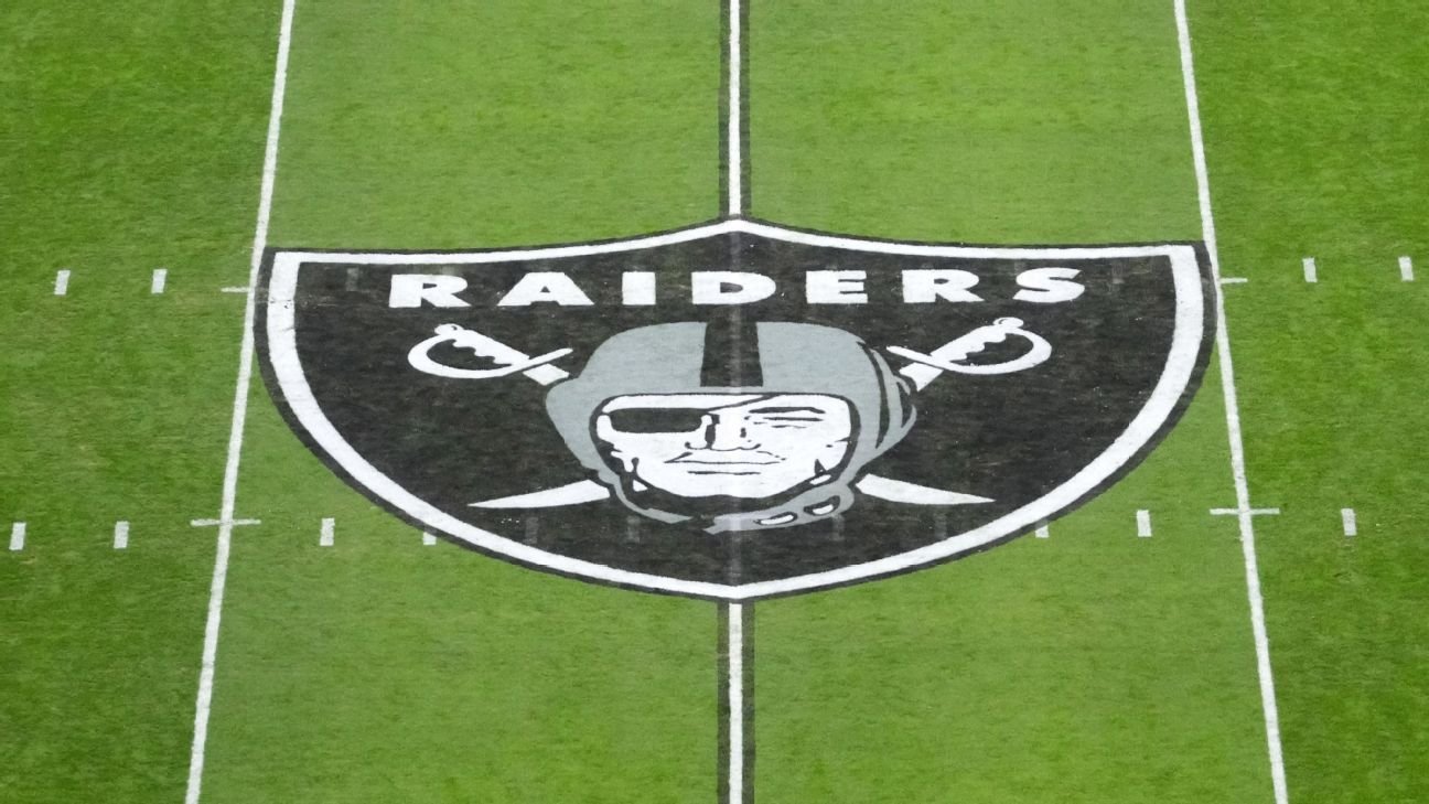 Fuentes: Raiders ascienden al asistente Rob Leonard a DC