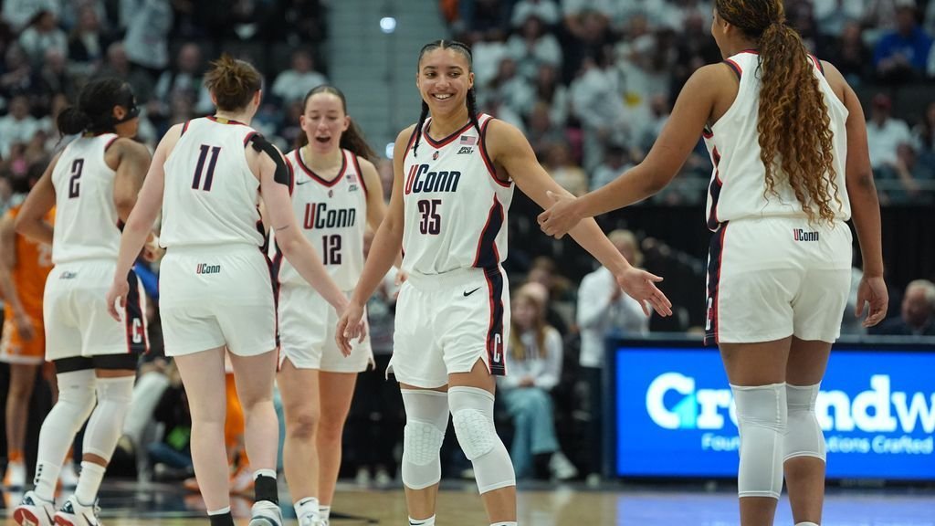 UConn y UCLA lideran la revelación temprana de las 16 mejores cabezas de serie femeninas de la NCAA