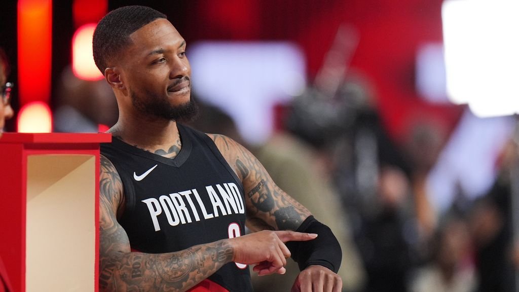 Lillard gana el tercer título en penales; Johnson gana concurso de mates