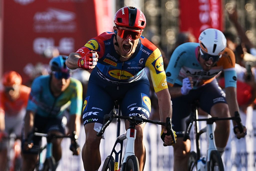 Tour de los Emiratos Árabes Unidos: Jonathan Milan dobla en un sprint inconexo durante la quinta etapa