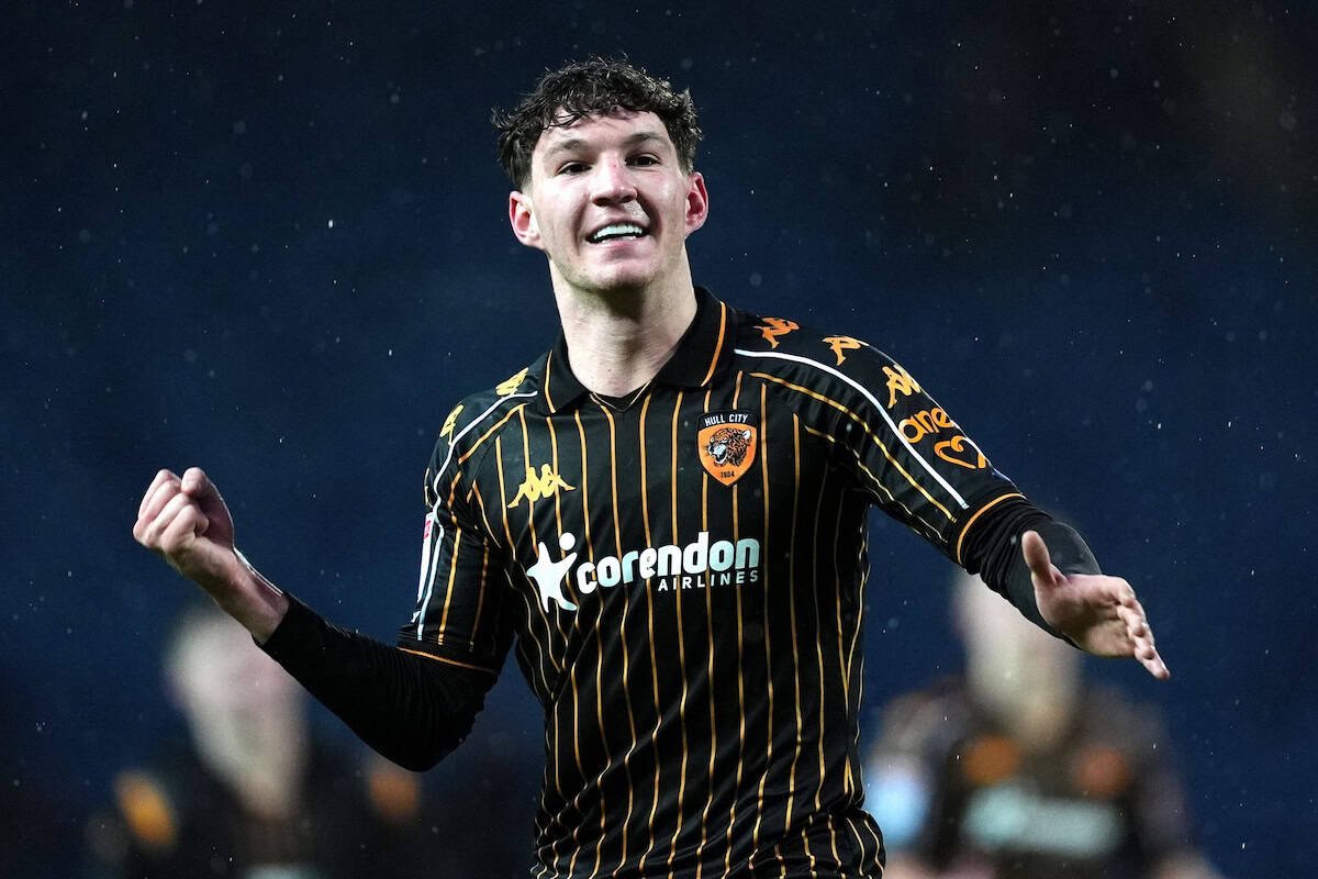 Lewis Koumas vuelve a marcar tras la cesión del LFC