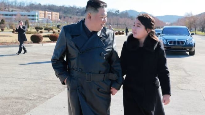 Aún pequeña, la hija de Kim Jong Un nombrada directora general de misiles norcoreanos