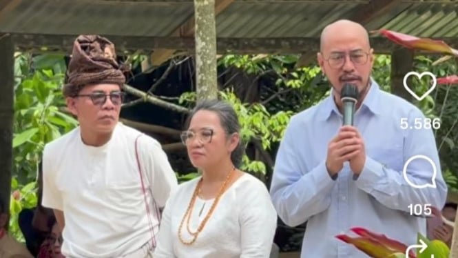 Ya en el Tribunal Consuetudinario, ¿cuál es el destino legal de Pandji Pragiwaksono en el caso del chiste funerario de Toraja?