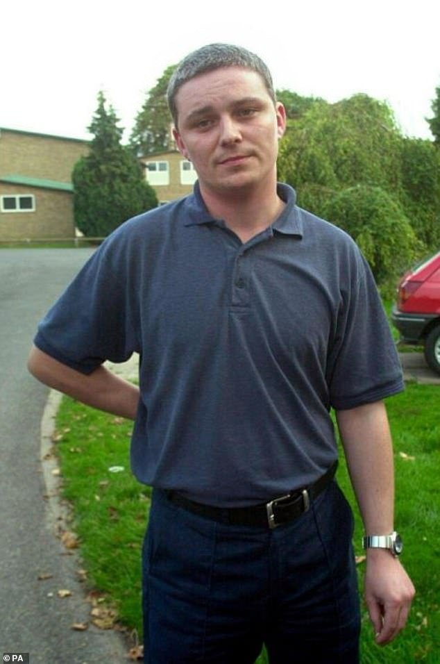 El ‘karma’ carcelario de Ian Huntley: el asesino de Soham intentó intimidar al triple asesino que lo golpeó con una púa y gritó ‘¡Lo hice!’ mientras los presos aplaudían