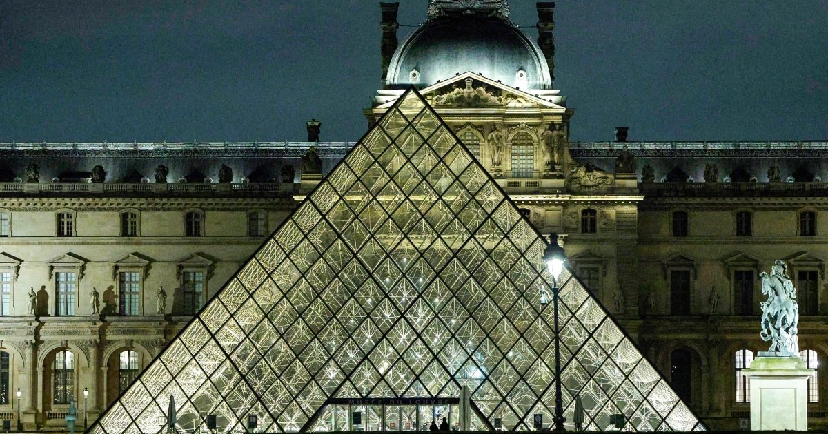El director del Louvre dimite cuatro meses después del impactante robo de joyas en el museo