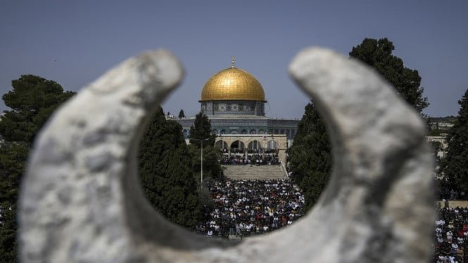 La policía israelí arresta al imán de la mezquita de Al-Aqsa