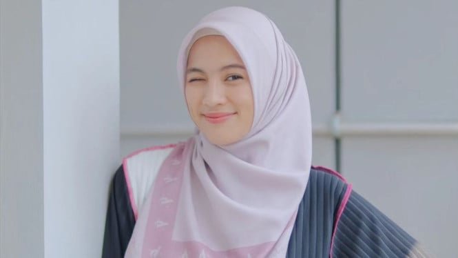 Alyssa Soebandono, estudiante universitaria que estudia en el extranjero con su propio dinero, se niega a aceptar la beca LPDP