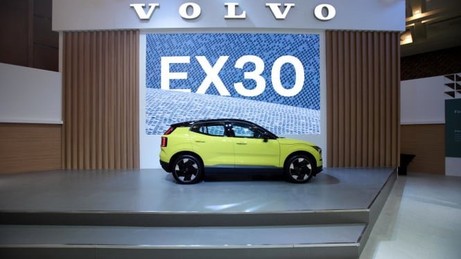 Volvo retira el EX30, un todoterreno económico, de las gasolineras que todavía tienen Shell Super