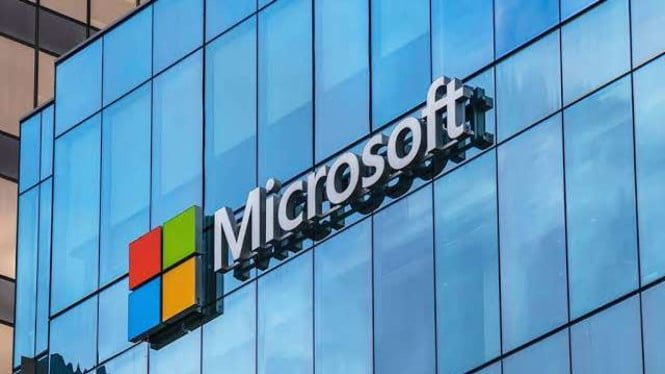 ¡Horrorizado! El jefe de Microsoft predice que la IA reemplazará a los trabajadores de oficina en un futuro próximo